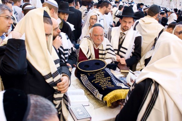 Passover-Western Wall-Torah-Tallit-men