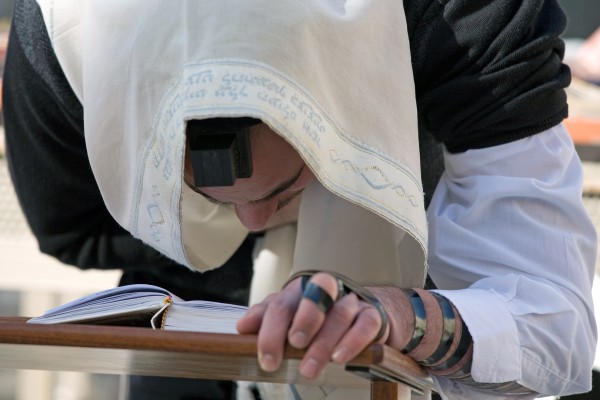 Jerusalem-Kotel-morning prayer