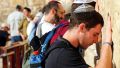 Jewish-men-praying-Western-Wall-Kotel