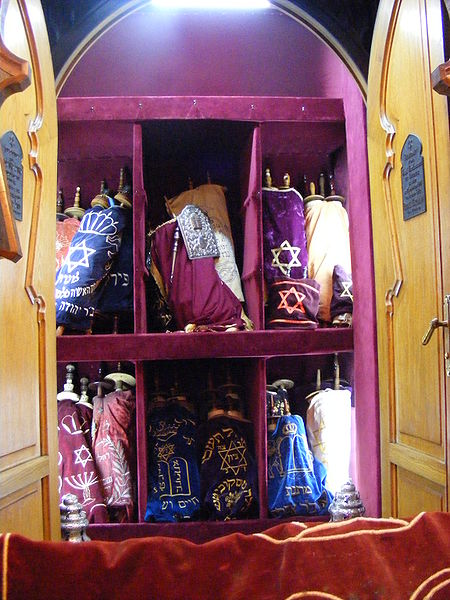 Toras-Istanbul-Ashkenazi Sinagogue-colorful mantles