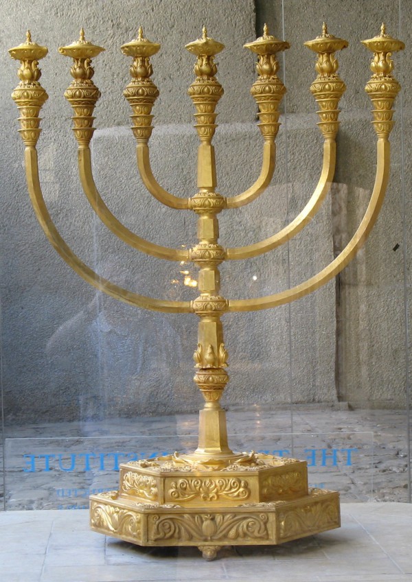 replica-golden-menorah-Holy Temple