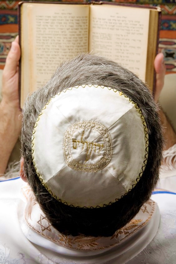 kippah-tallit-prayer-book