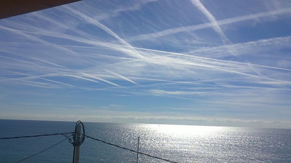 Chemtrails_or_contrails_in_Sitges