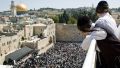 Kotel-crowded