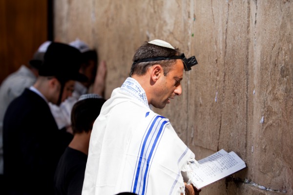 Kippa-Tefillin-man-Siddur-Kotel-Wailing Wall