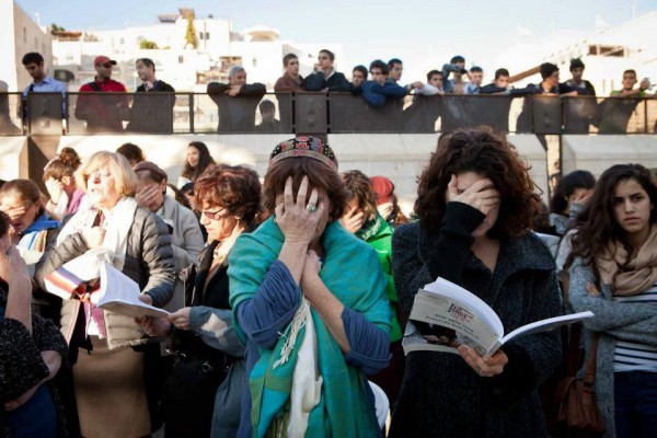 Jewish women-pray-Western (Wailing) Wall