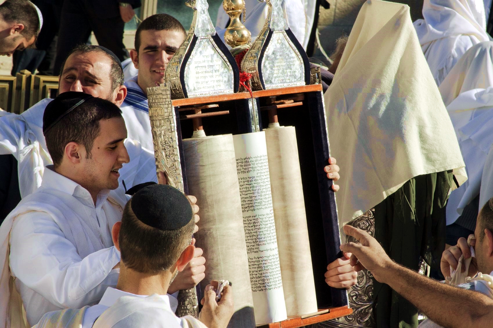 Lifting-Torah-Western (Wailing) Wall-Hagbah