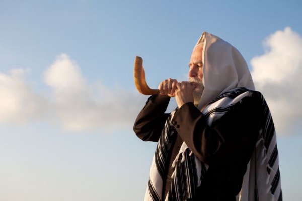 rams-horn-shofar-tallit