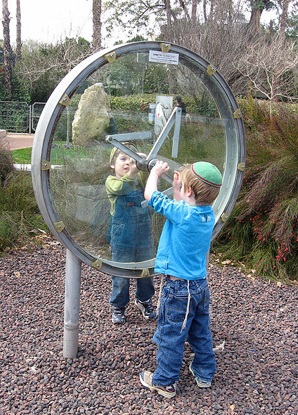 Israeli children-play-garden-Weizmann