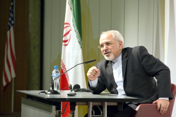 Zarif-talks-to-media-following-Geneva-deal