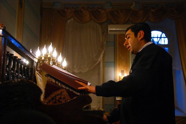 Georgian Jew-Prays-Synagogue-Hanukkah