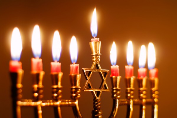 Channukah-Menorah-Lit-Eighth-Night-Chanukiah