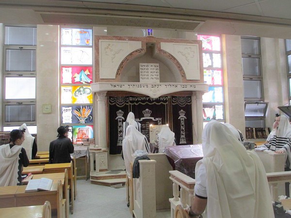 Morning prayer-Itzkowitz-Synagogue-Bnei Brak