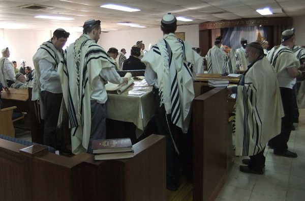 Jewish men-tallitot-praying-synagogue