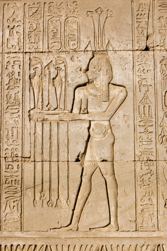 Egyptian-hieroglyphic-carving-priest-Hapi