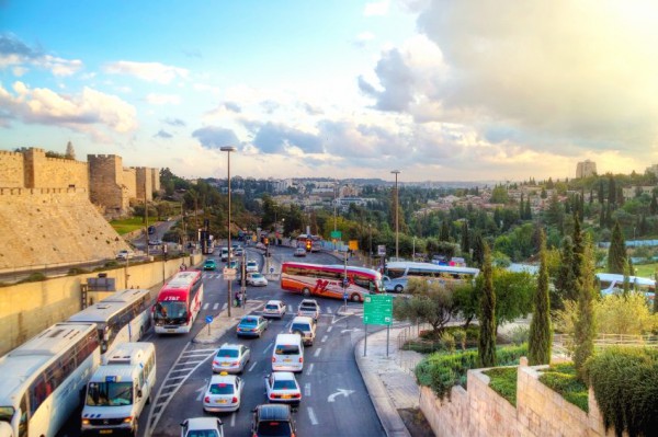 Jerusalem-traffic-walls