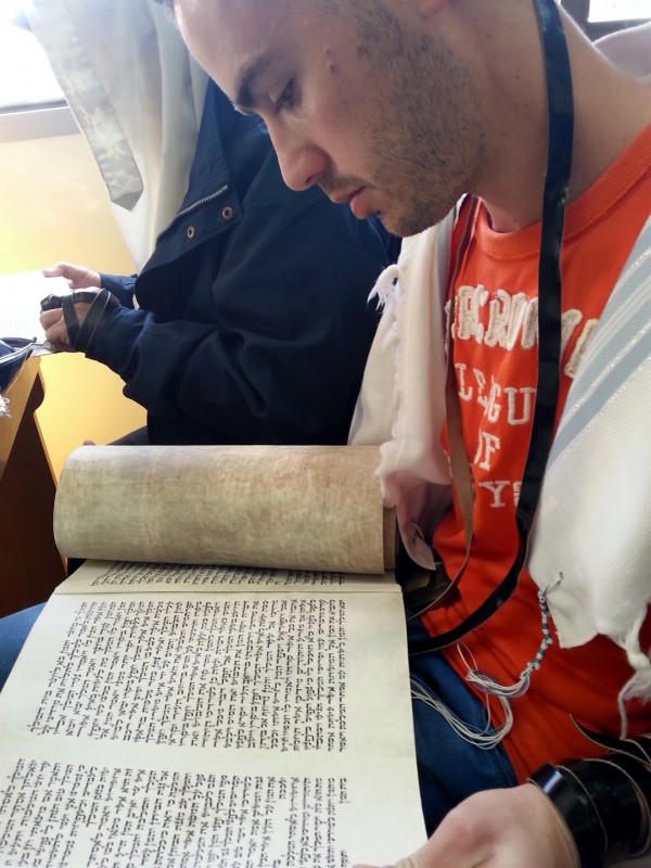 Israeli-Scroll-Morning Prayer