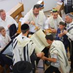 Torah-Scroll-Congregation