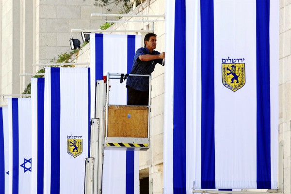 Jerusalem-flags-Safra-Square 