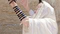 Prayer-Kotel-tallit-tefillin-Jew