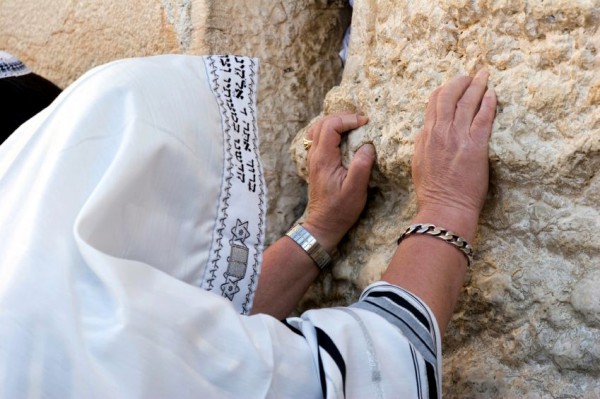 prayer-Wall-tallit