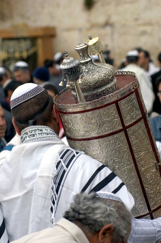 Torah tik-Kotel