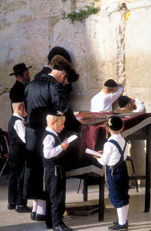 Chassidic hassidic Family pray western wailing wall