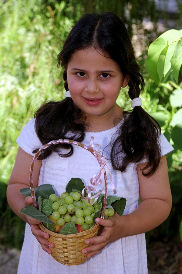 An Israeli girl with an offering basket. (GPO)