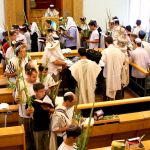 Torah-bema-platform-lulav-etrogs-citrons-Hoshanot