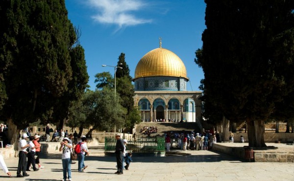 Dome of the Rock-Temple Mount-tourists and pilgrims