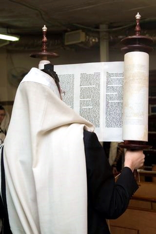 Lifting the Torah