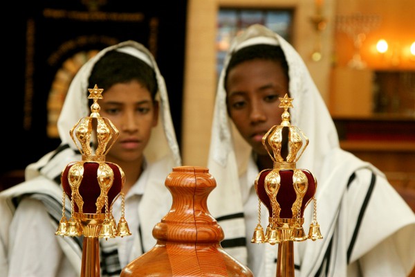 Torah scroll_finials_rimmon_bar mitzvah_tallit