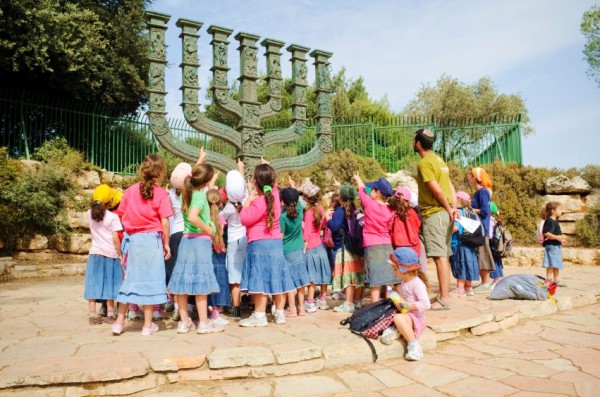 knesset-children-menorah