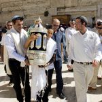 Carrying the Torah at the Western Wall