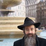 london-trafalgar square- orthodox jewish man