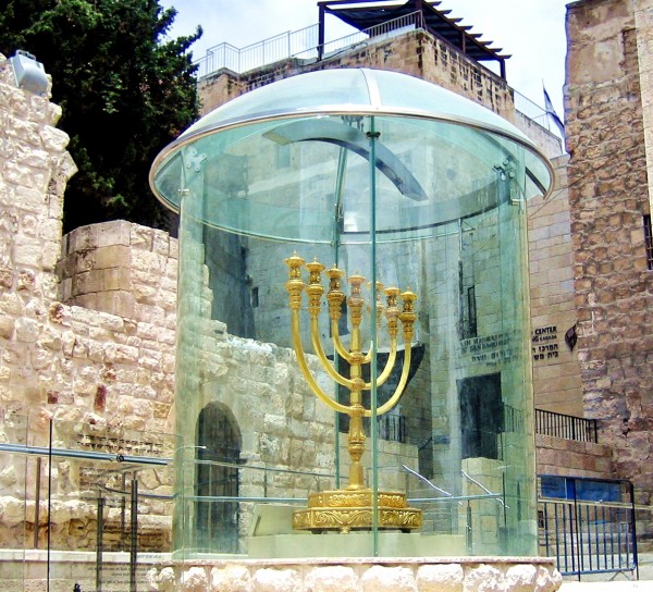 golden-Temple-Menorah-Old-City-Temple-Institute