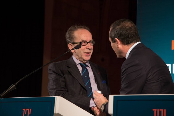 Jerusalem Mayor Nir Barkat presents the 2015 Jerusalem Prize to Ismail Kadera.