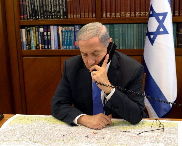 Prime Minister Benjamin Netanyahu speaks with the head of the IDF aid mission to Nepal, Col. Yoram Larado, who is at the site where an IDF field hospital is being set up.