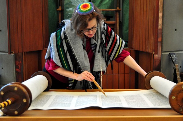 Rabbi Rachel Barenblat reads from the Torah scroll. (Photo by Len Radin)