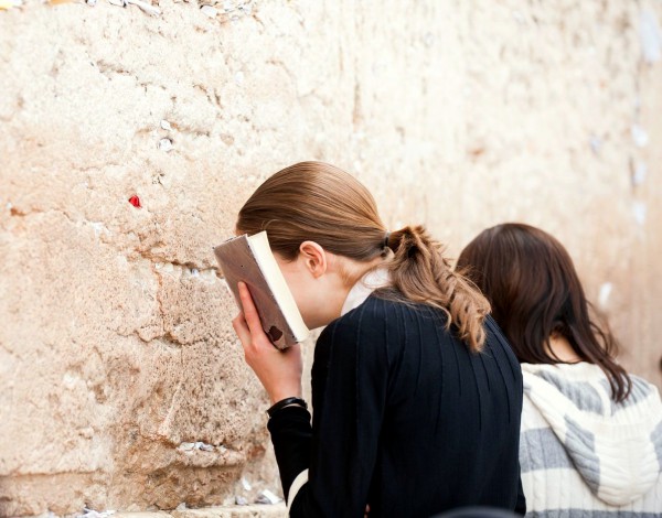 Kotel_prayer-women of valor