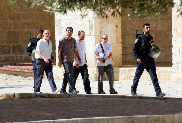 Temple Mount-security-police-visitors