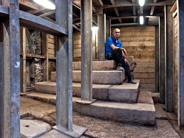 Israel Antiquities Authority-City of David-podium-Second Temple-stairs