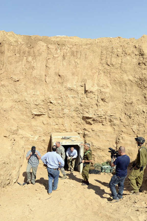 United States Ambassdor Shapiro visits a terrorist tunnel discovered in Ein Hashlosha (October 17, 2013).   (Photo by  Matty Stern/U.S. Embassy Tel Aviv)