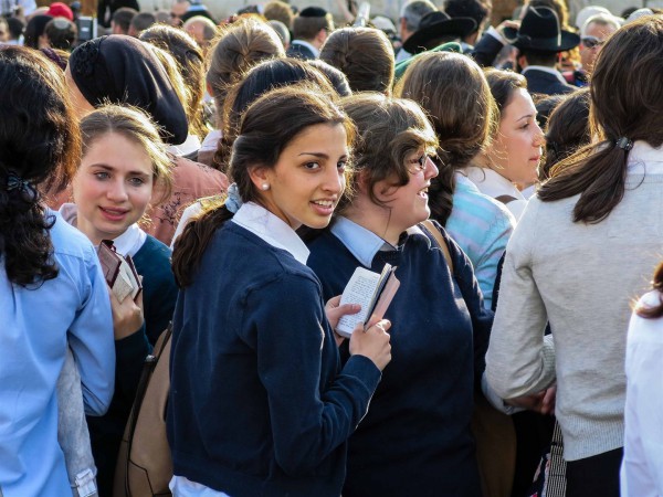 New month, Kotel, schoolgirls, prayer books, siddurs